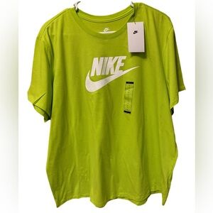 Nike Sportswear Women’s Tee